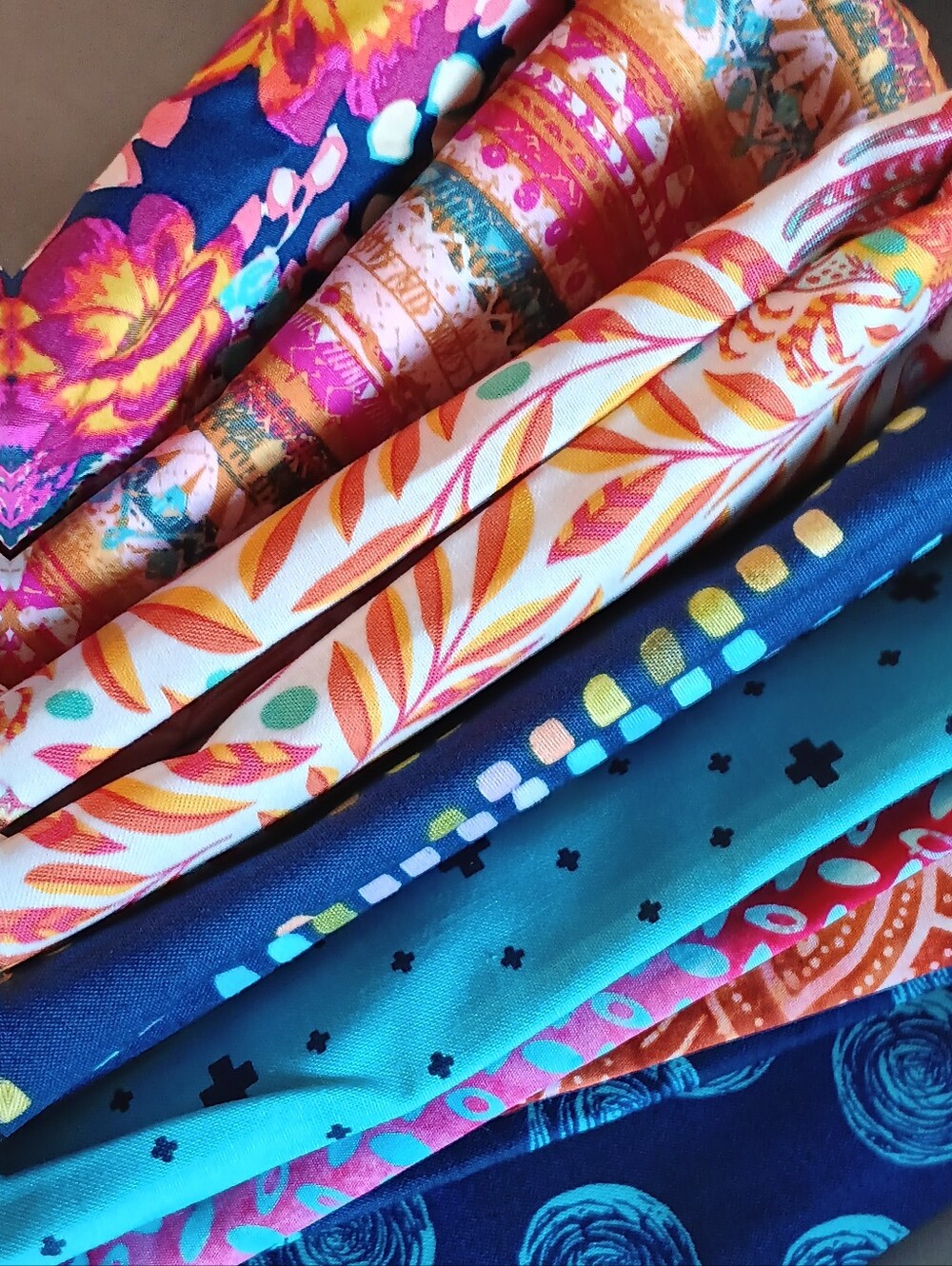 Fabric coordinating prints cotton = 3 yards + buttons (set)